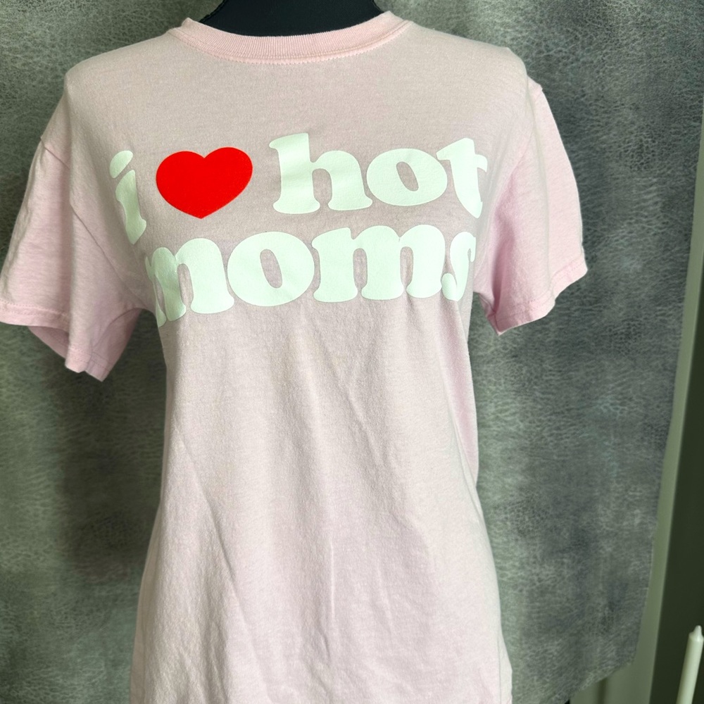I Love Hot Moms T-shirt
